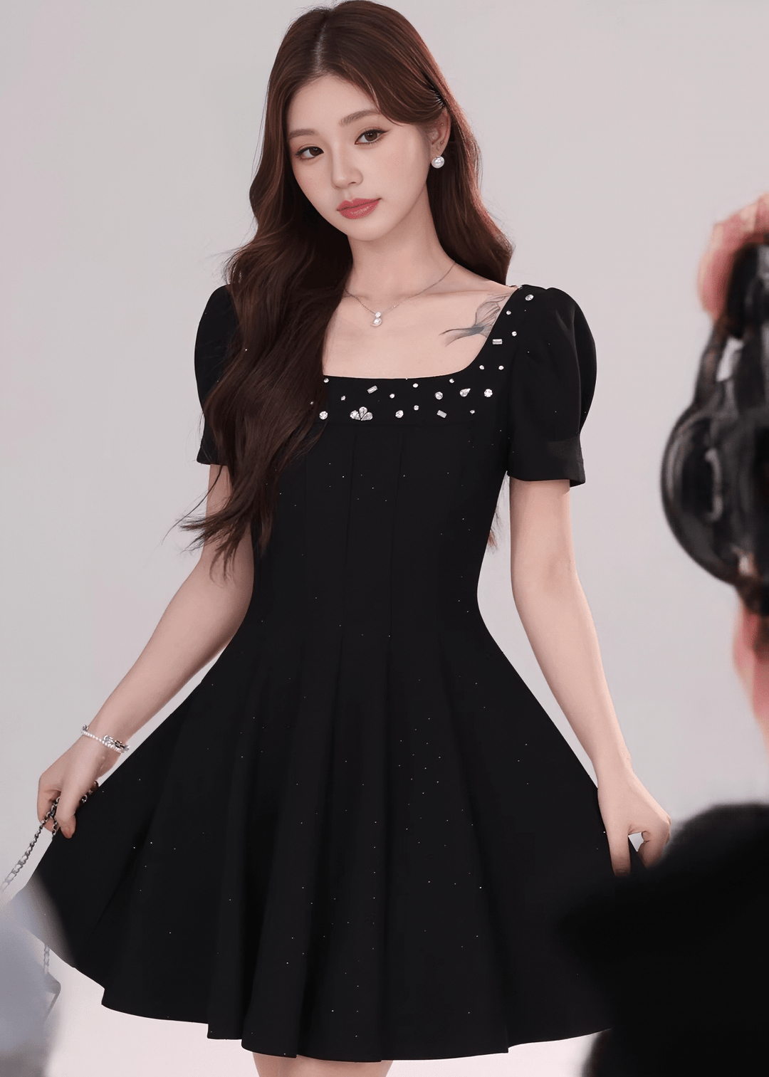 ビジュースクエアネックパフスリーブAラインドレス - Vera Lumina