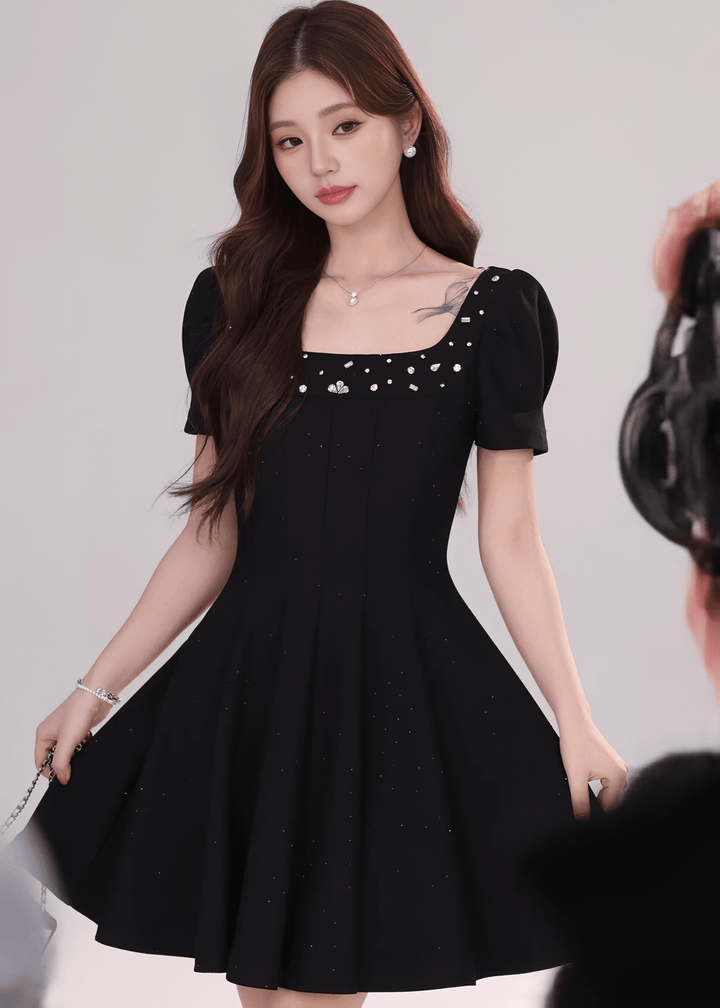 ビジュースクエアネックパフスリーブAラインドレス - Vera Lumina