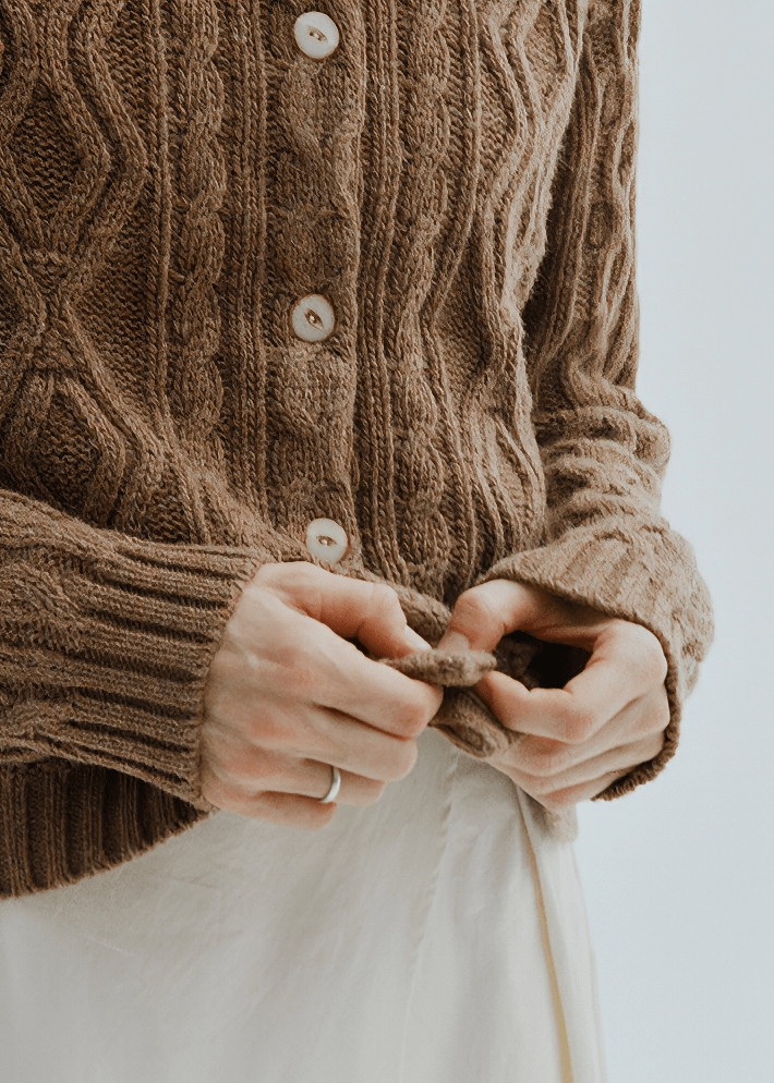 CABLE KNIT CROPPED CARDIGAN - Vera Lumina