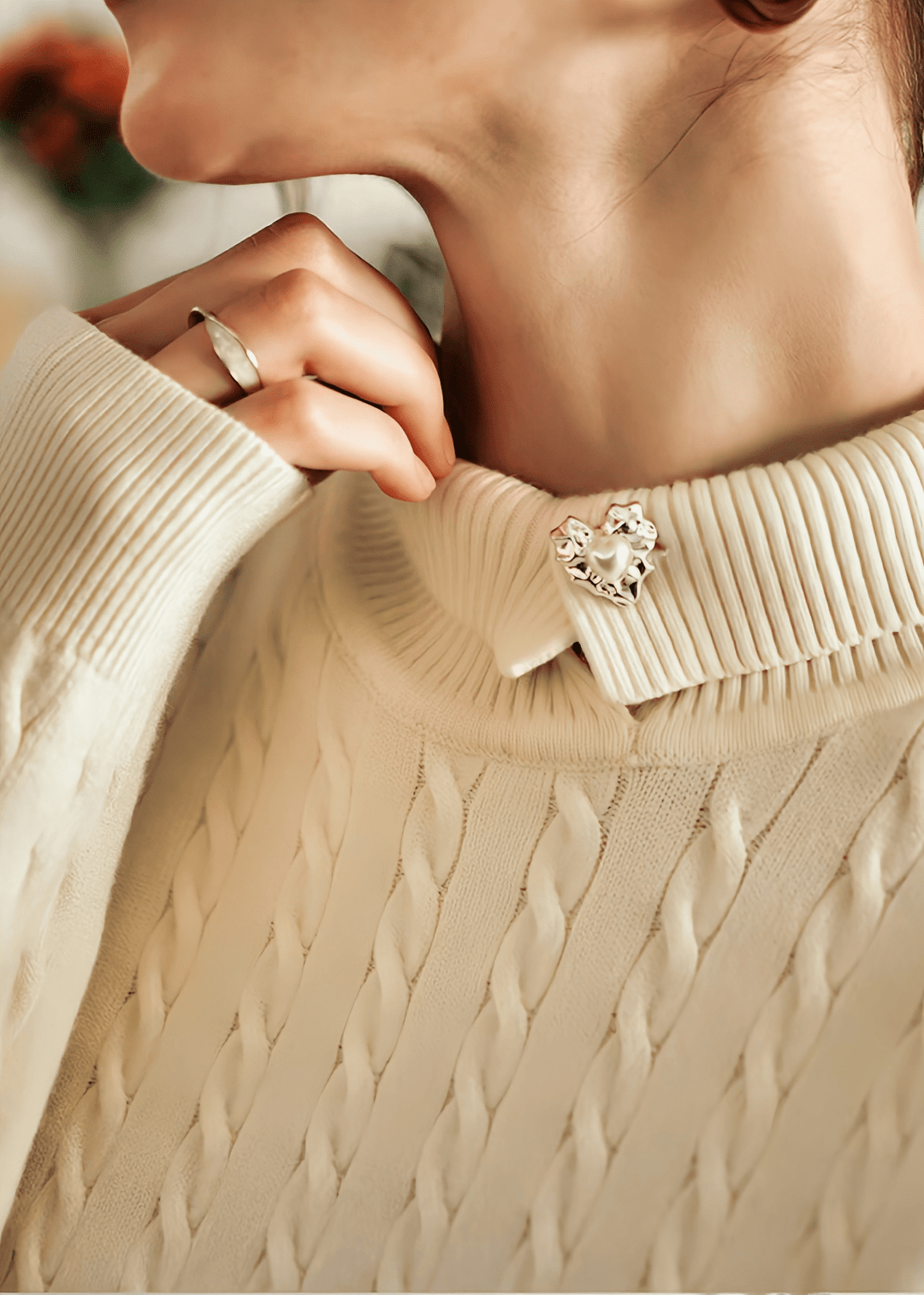 CABLE KNIT MOCK NECK SWEATER - Vera Lumina