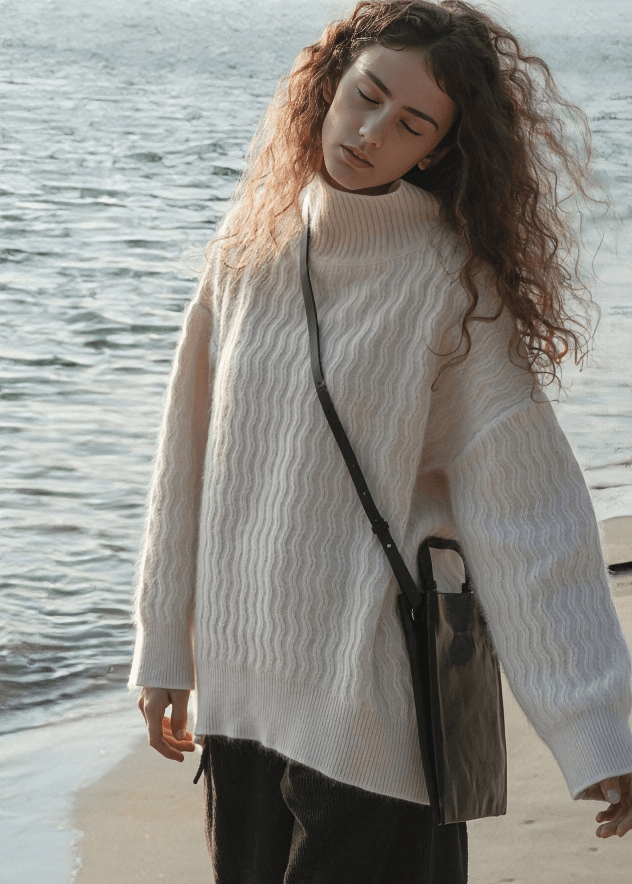 CHUNKY CABLE KNIT TURTLENECK SWEATER - Vera Lumina
