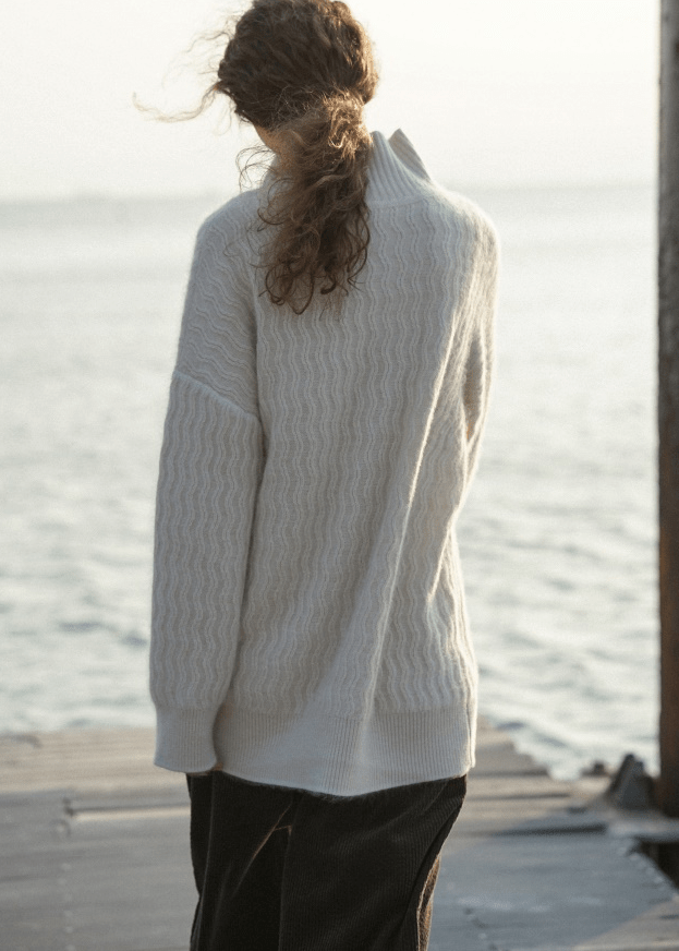 CHUNKY CABLE KNIT TURTLENECK SWEATER - Vera Lumina