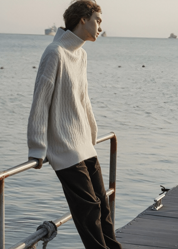 CHUNKY CABLE KNIT TURTLENECK SWEATER - Vera Lumina