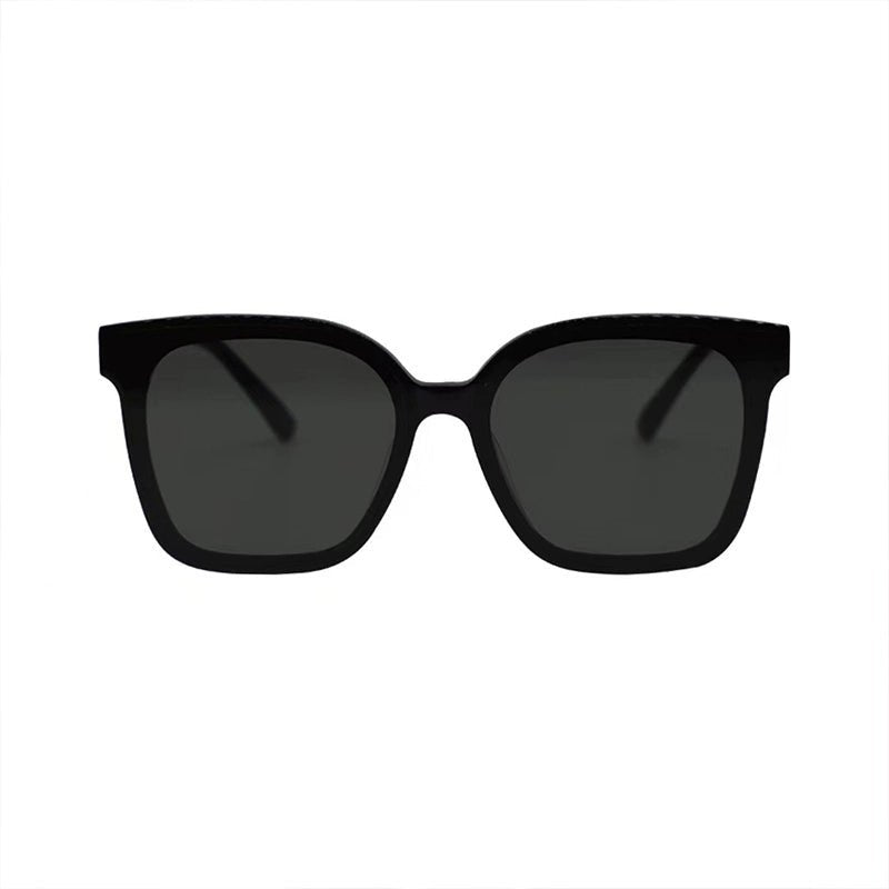 Classic black frame sunglasses - Vera Lumina