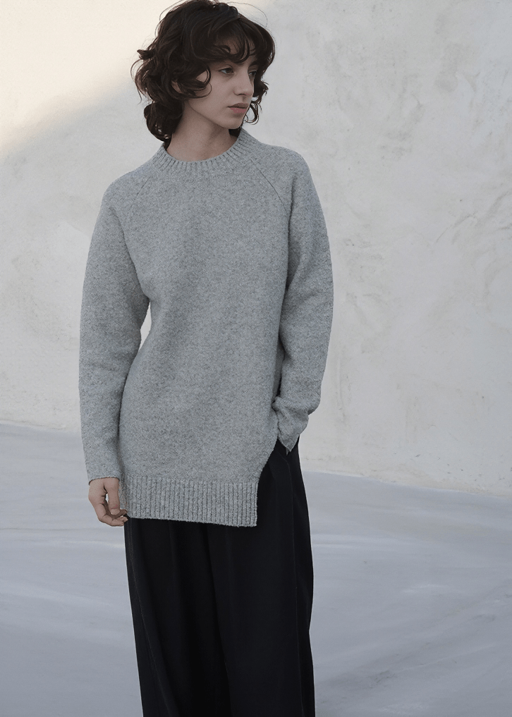 CREW NECK RELAXED FIT KNIT SWEATER - Vera Lumina
