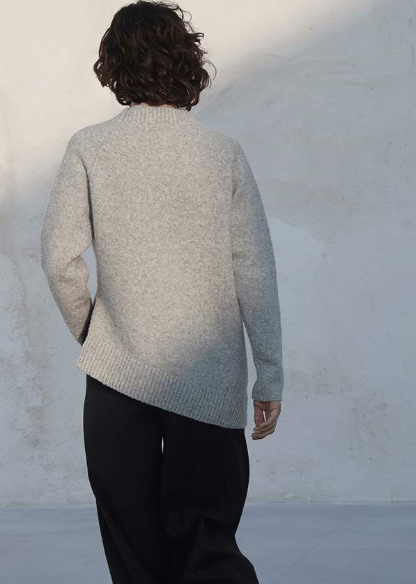CREW NECK RELAXED FIT KNIT SWEATER - Vera Lumina