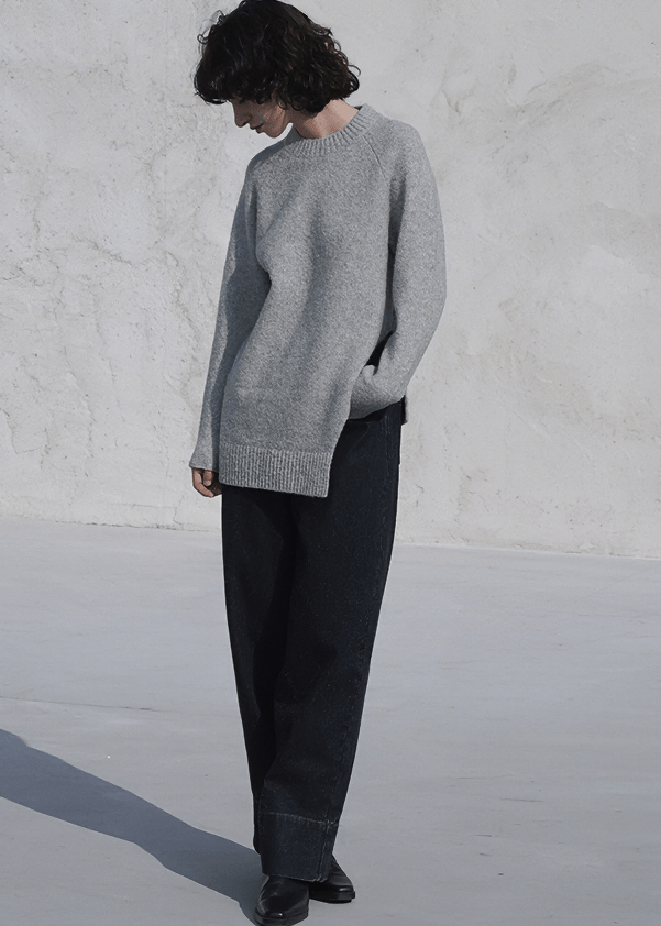CREW NECK RELAXED FIT KNIT SWEATER - Vera Lumina