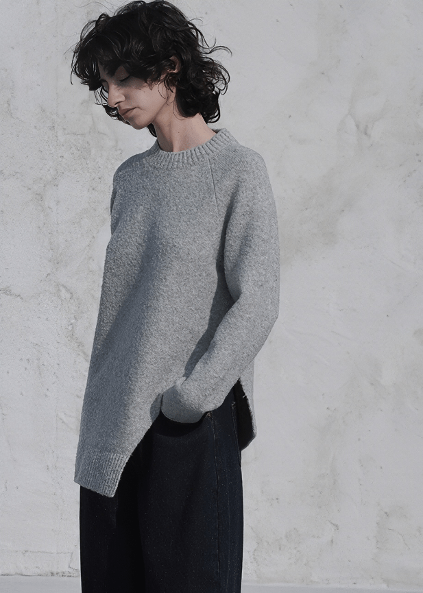 CREW NECK RELAXED FIT KNIT SWEATER - Vera Lumina