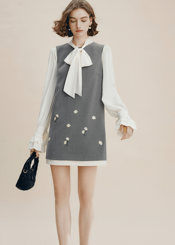 DAISY EMBROIDERED SHIFT DRESS - Vera Lumina