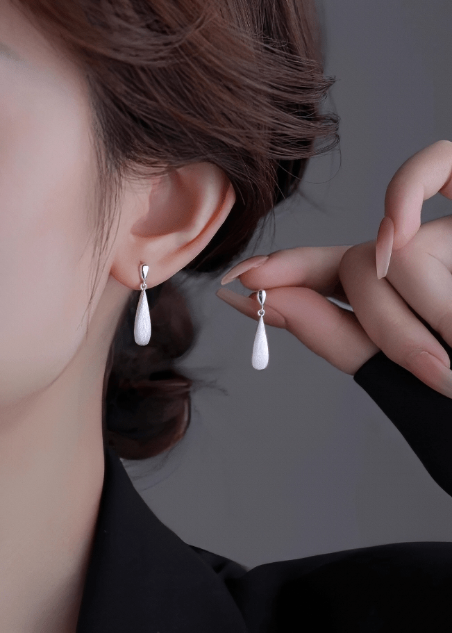 FROSTED RAINDROP STREAM PIERCED EARRINGS - Vera Lumina