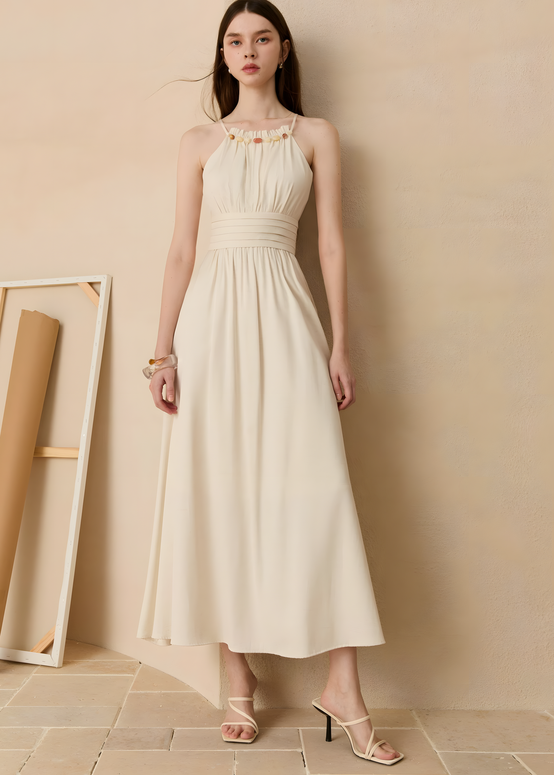 Neckholder-Maxikleid mit Rüschen