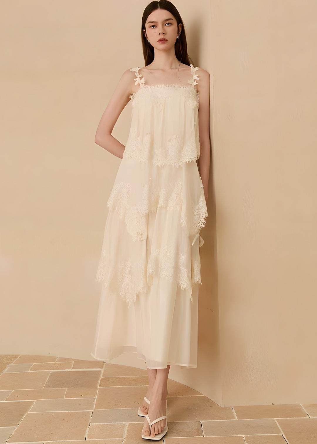 Gestuftes Patchwork-Kleid aus Spitze