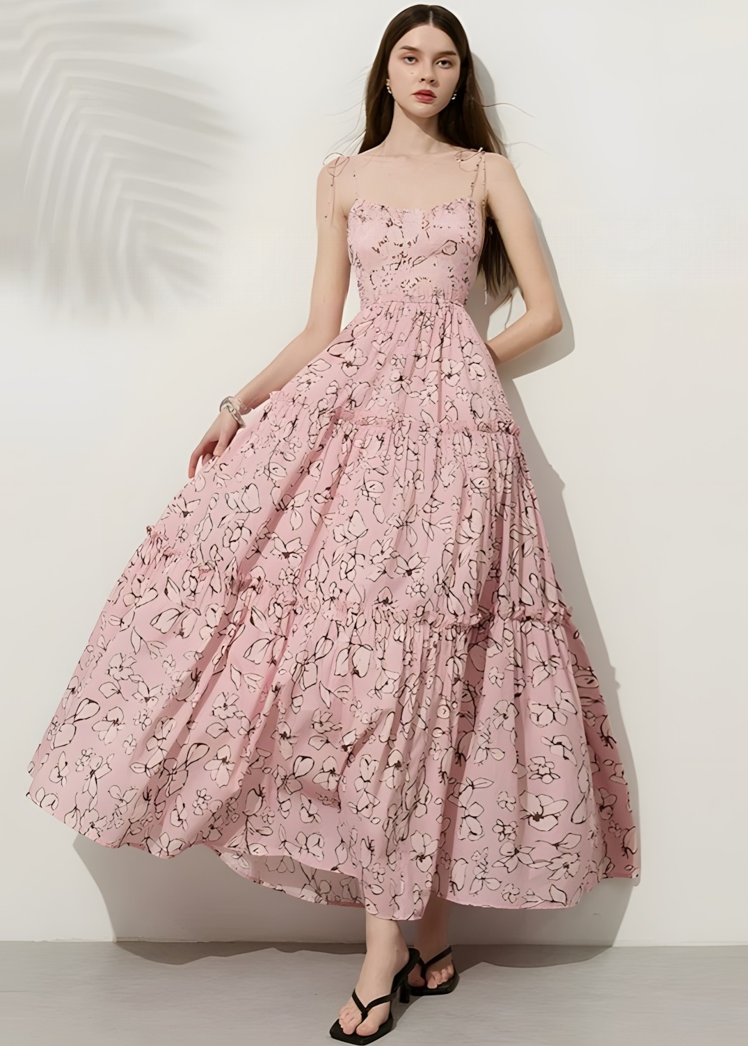 Breites Maxikleid mit Blumenfalten