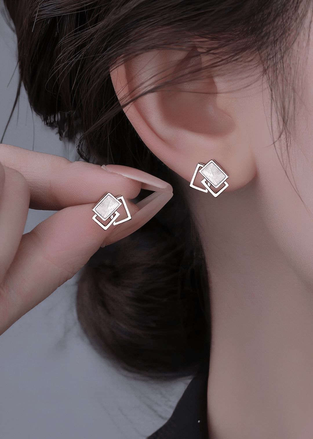 INTERLOCKING CUBE PIERCED EARRINGS - Vera Lumina