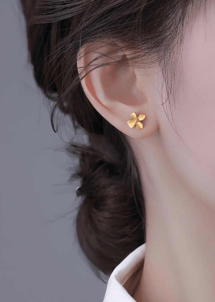 MATTE GOLD WHISPERING CLOVER PIERCED EARRINGS - Vera Lumina