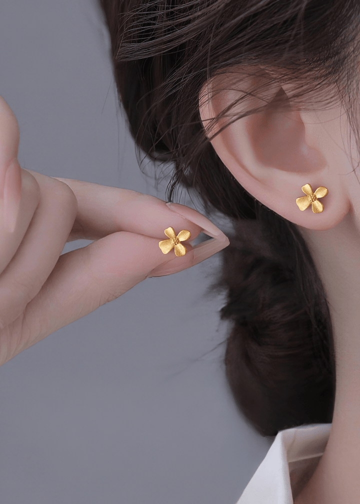 MATTE GOLD WHISPERING CLOVER PIERCED EARRINGS - Vera Lumina
