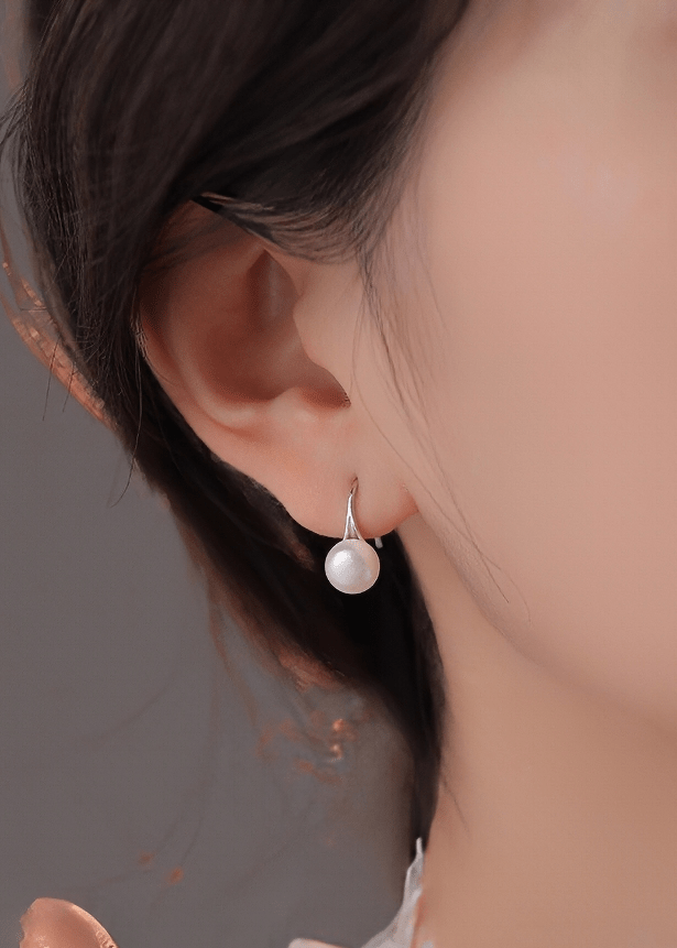 MINIMALIST MOONLIGHT PIERCED EARRINGS - Vera Lumina