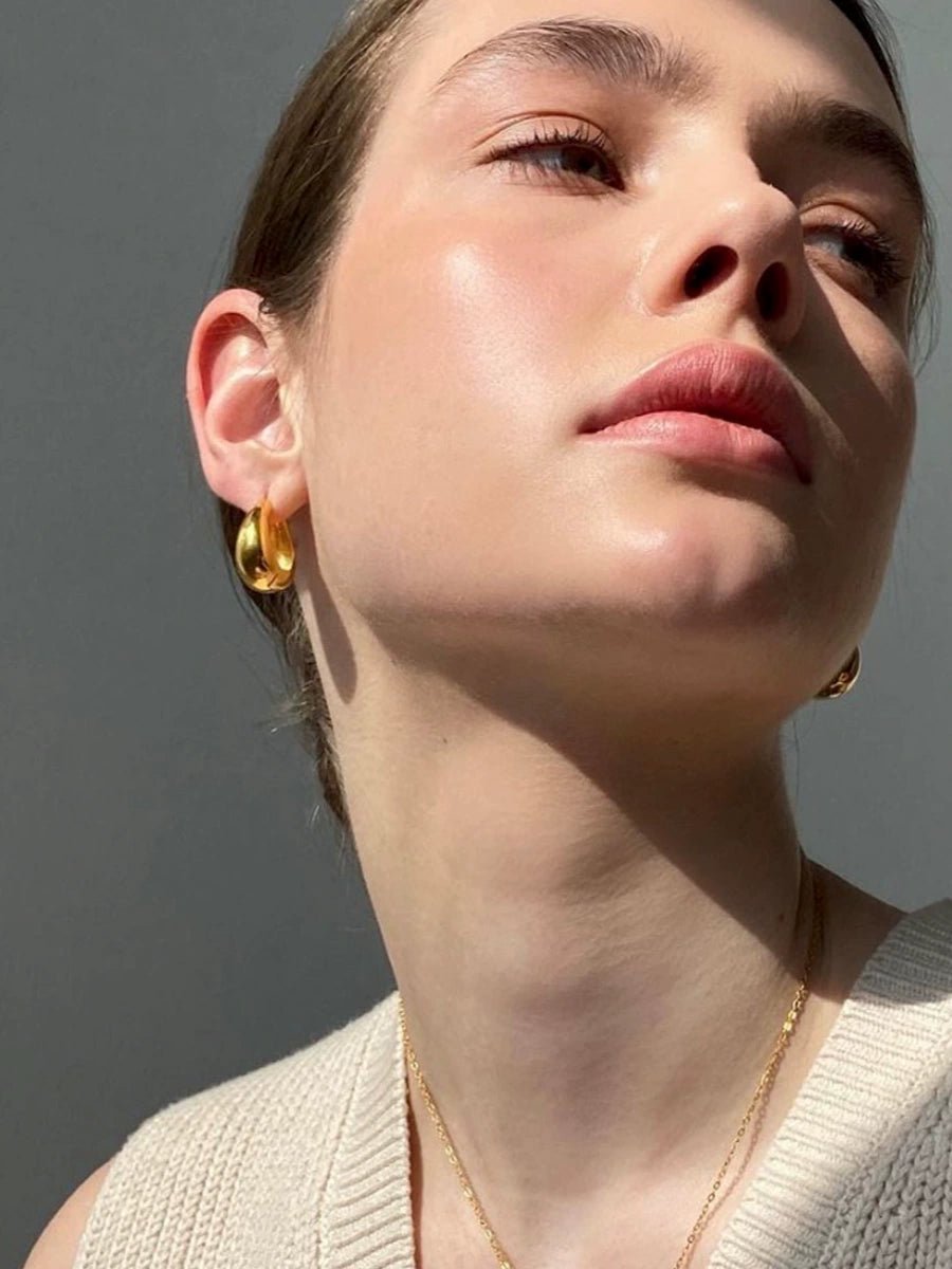 Minimalist shiny earring - Vera Lumina