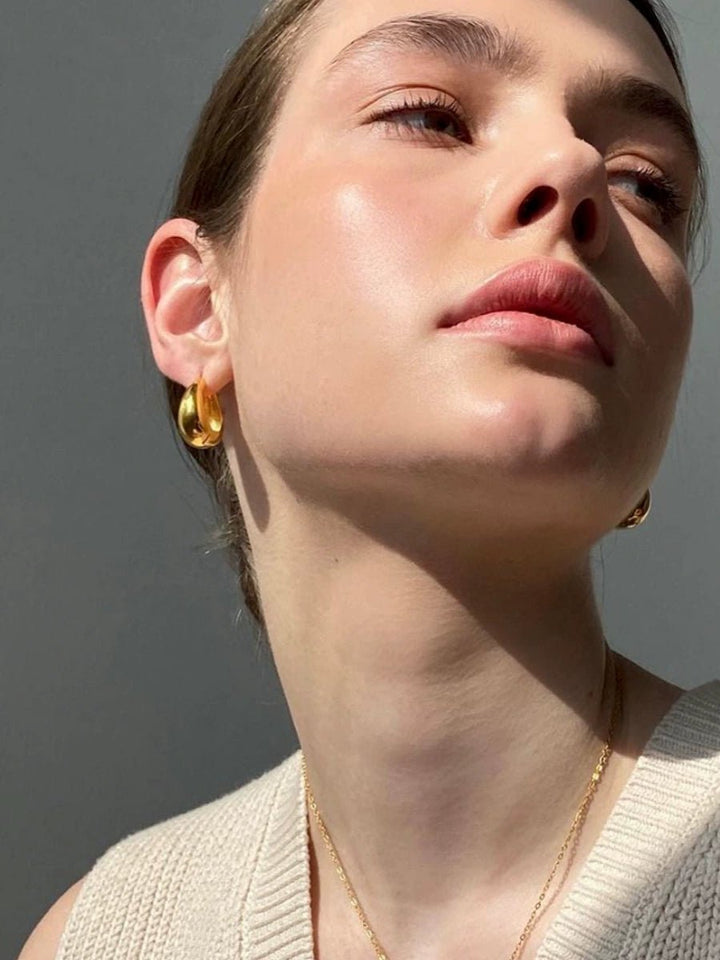 Minimalist shiny earring - Vera Lumina