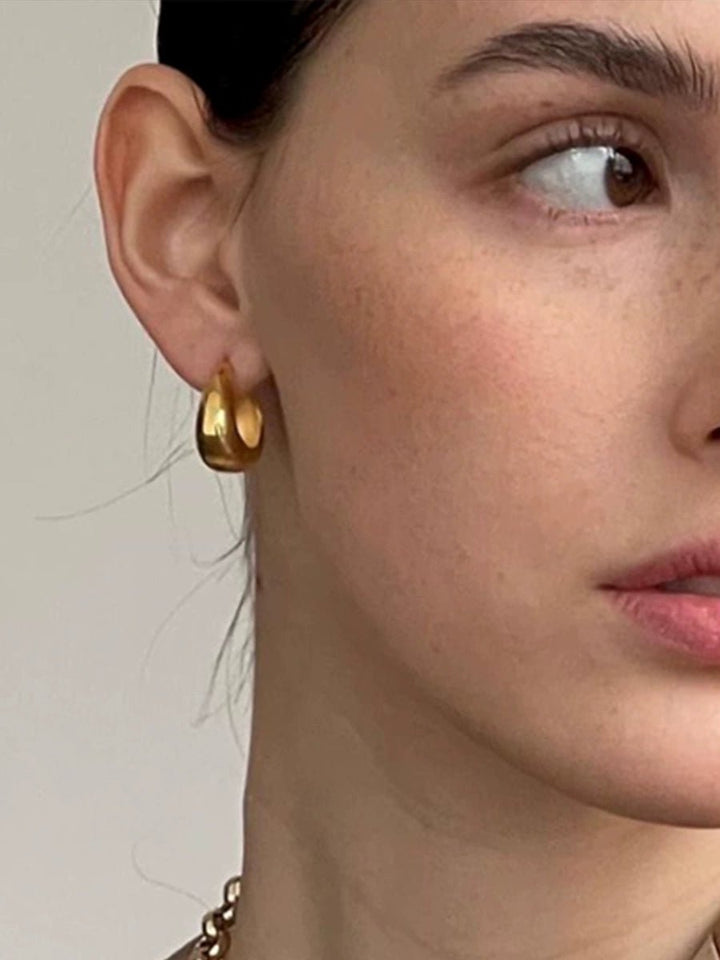 Minimalist shiny earring - Vera Lumina