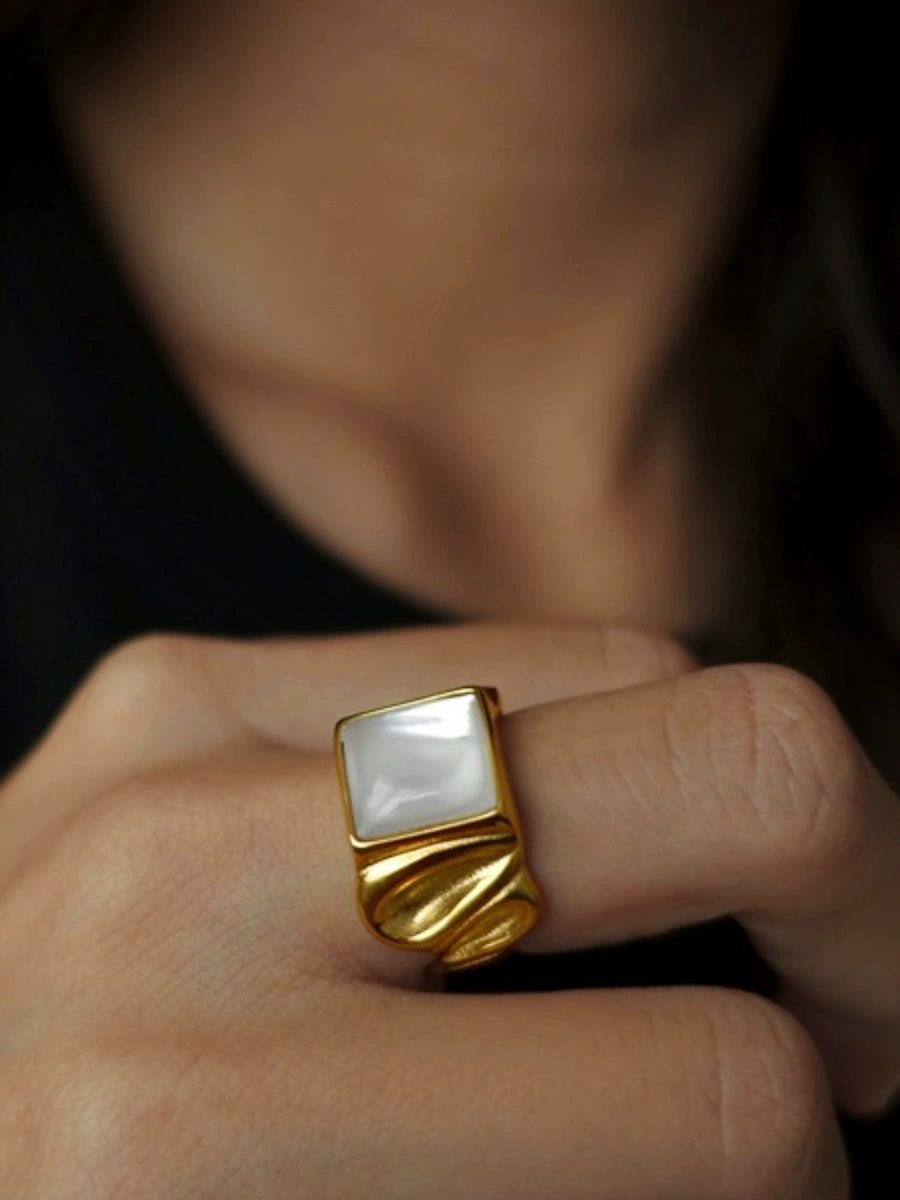 Personality retro ring - Vera Lumina