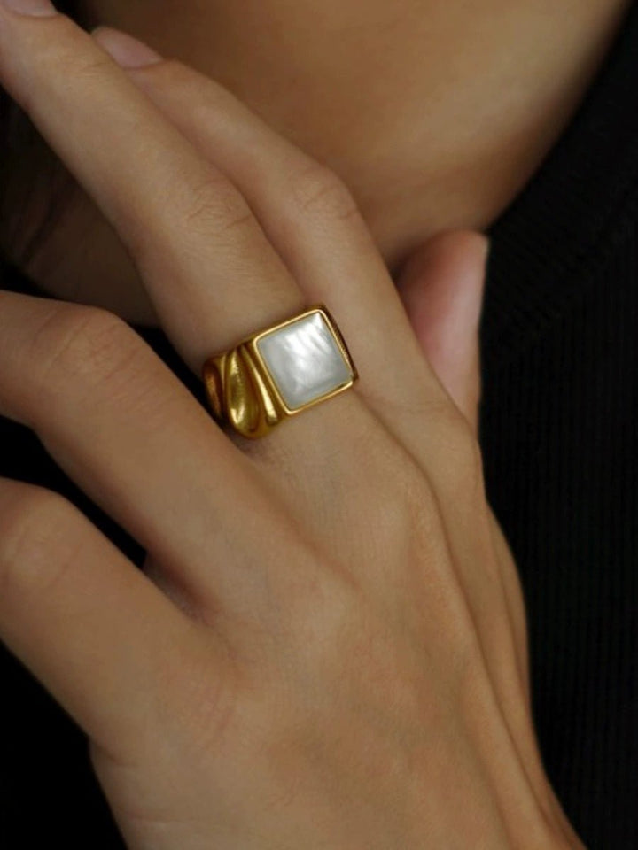 Personality retro ring - Vera Lumina