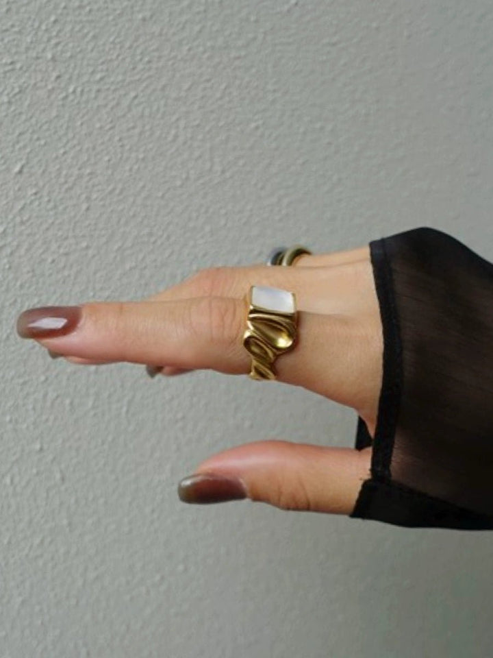 Personality retro ring - Vera Lumina