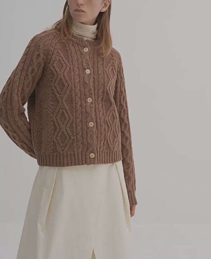 Kabelstrick -Strickjacke geschnittene Strickjacke