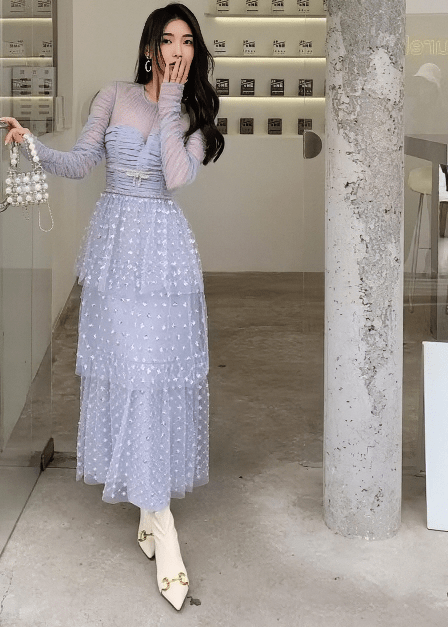 シャーリングシアーパフスリーブチュールドレス - Vera Lumina