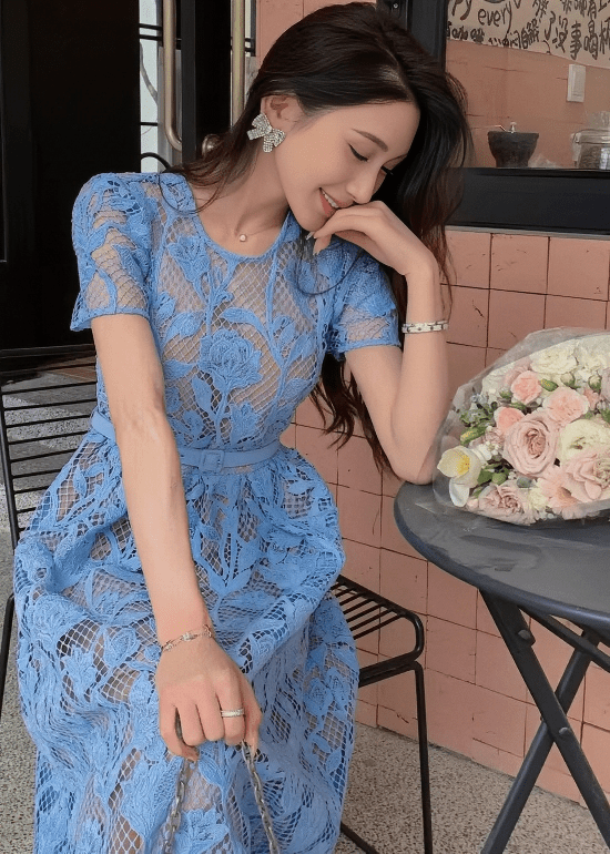 フラワーカットワークベルテッドドレス - Vera Lumina