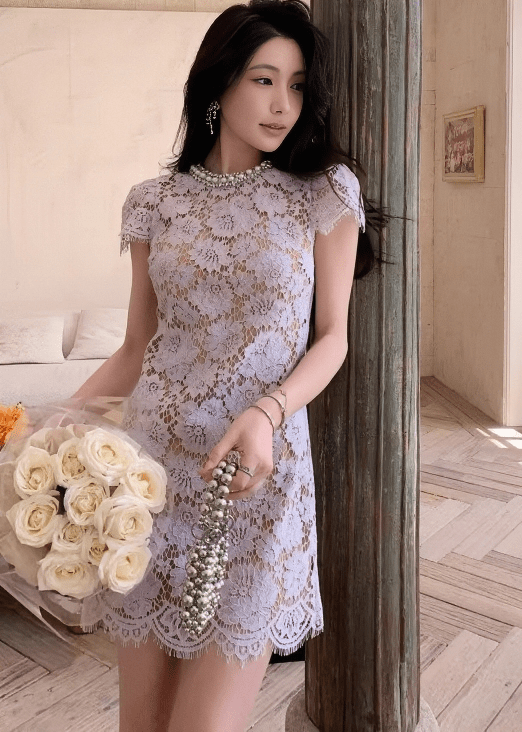 ビジューネックフローラルレースミニドレス - Vera Lumina