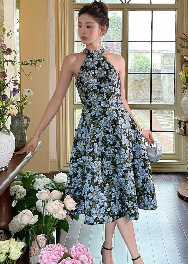 フラワーエンブロイダリーホルターネックフレアドレス - Vera Lumina