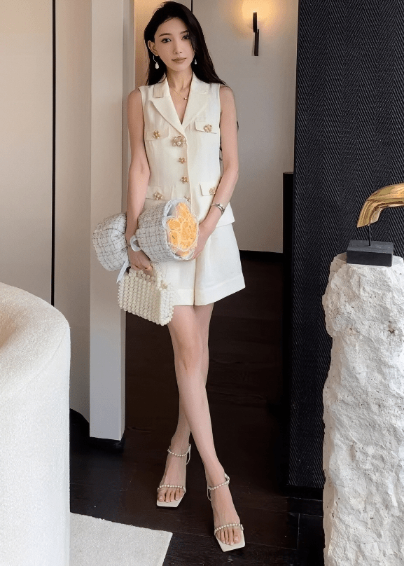 ビジューボタンノースリーブジャケット＆ショートパンツ - Vera Lumina