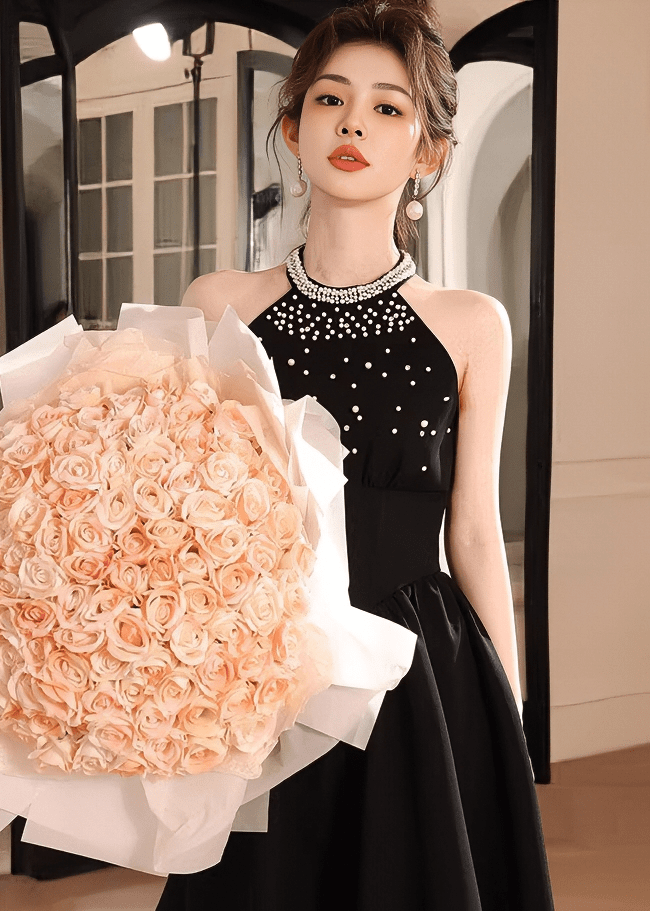 パールビジューホルターネックフレアドレス - Vera Lumina