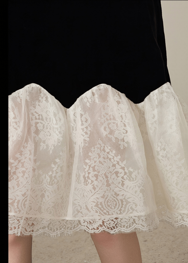 SCALLOPED LACE CONTRAST DRESS - Vera Lumina